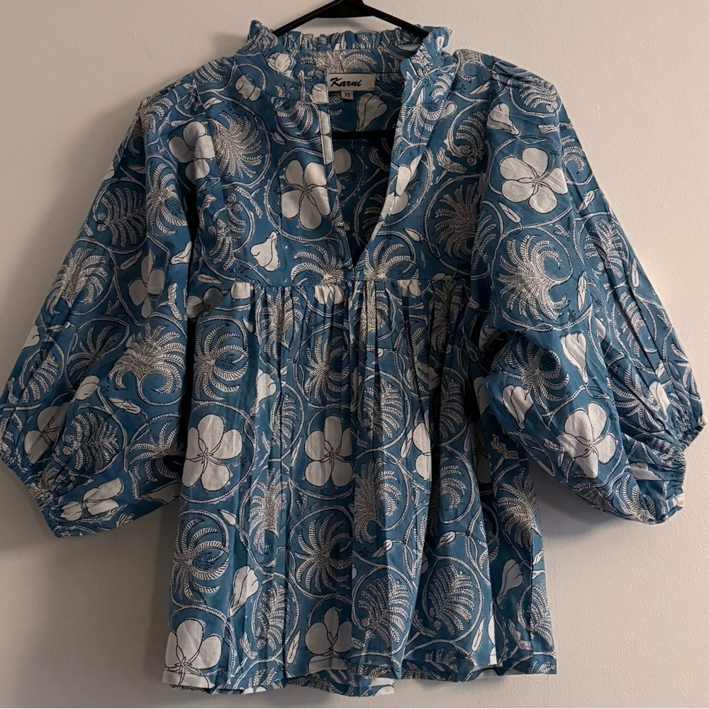 NWOT Karni Blue White Floral Block Batik Print Peasant Balloon Sleeve Top Blouse - Picture 2 of 6